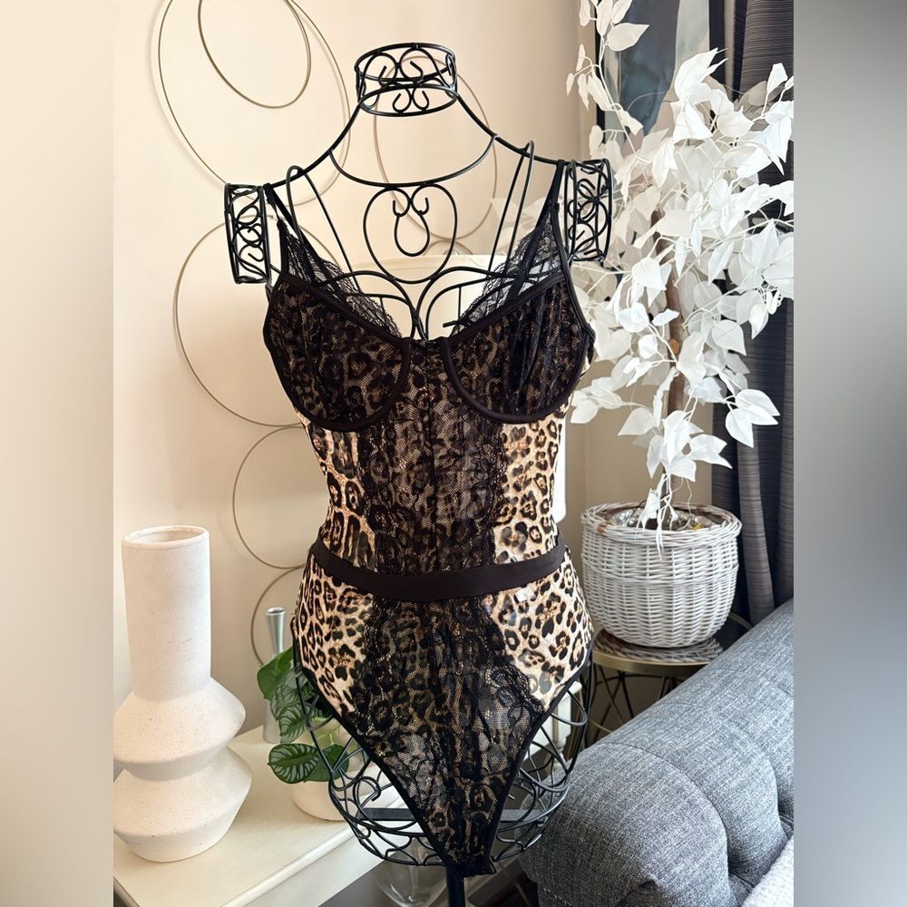 Haute Monde Black Lace & Leopard Print Bodysuit